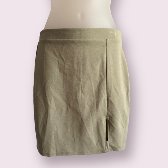 Fashion Nova Dresses & Skirts - Fashion Nova Green Bodycon Mini Skirt Side Slit Fitted Size M